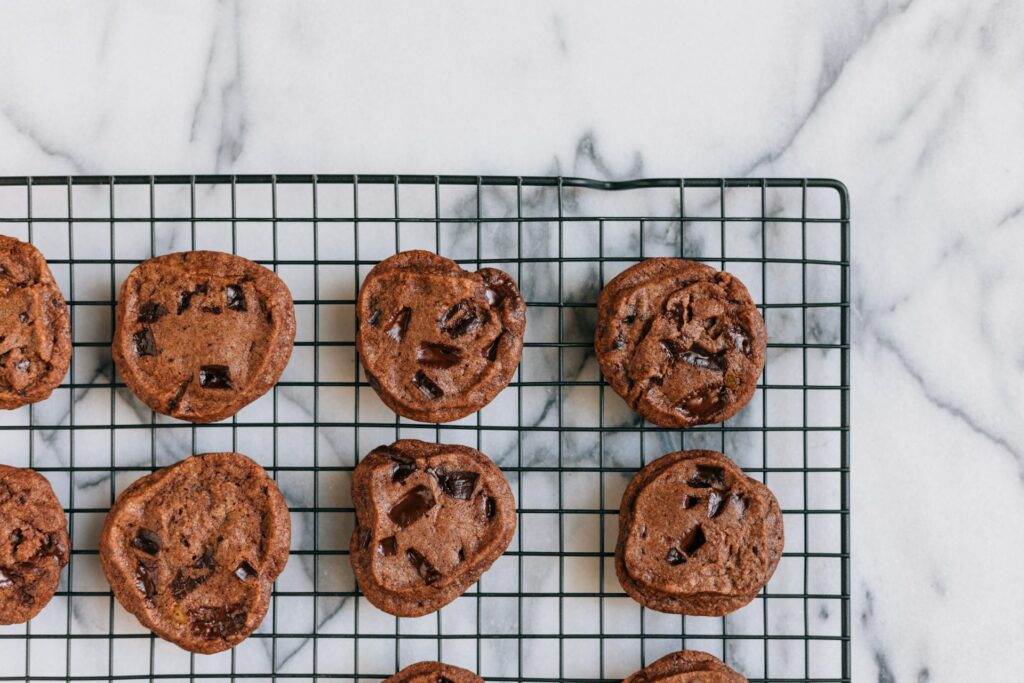 chocolate chip cookies cooling